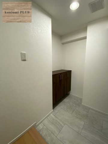 ファミール鶴見の玄関