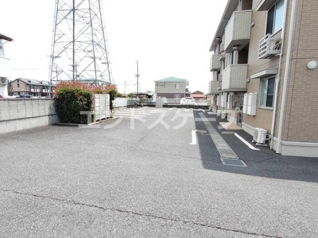 エトワール・トーゼの駐車場|高崎、前橋エリアのお部屋探しはエンドスケープまで！お客様の理想お聞かせ下さい♪