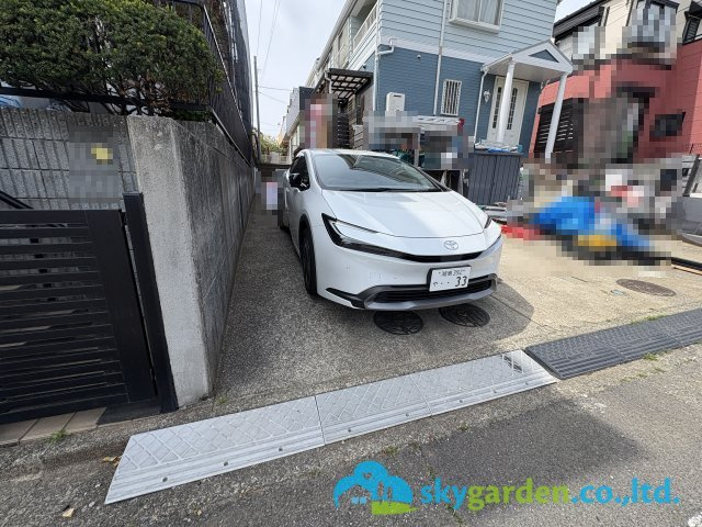 藤沢市石川3丁目　中古戸建の駐車場|普通車１台分の駐車場