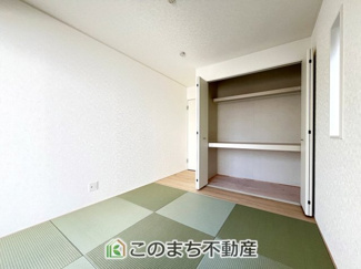 【和室】 | CRADLE GARDEN小山市東間々田第7　2 | お子様のお昼寝にも便利な和室です。窓から暖かな日差しが差し込みます♪

