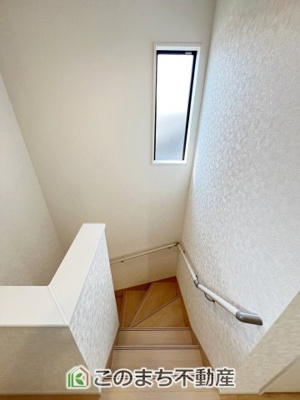 【設備】 | CRADLE GARDEN小山市東間々田第7　2 | 手すり付きで小さなお子様にも安心の階段スペースです☆
