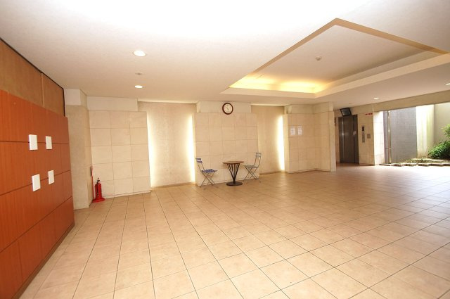 レスタージュ鳳のエントランス|エントランスホール