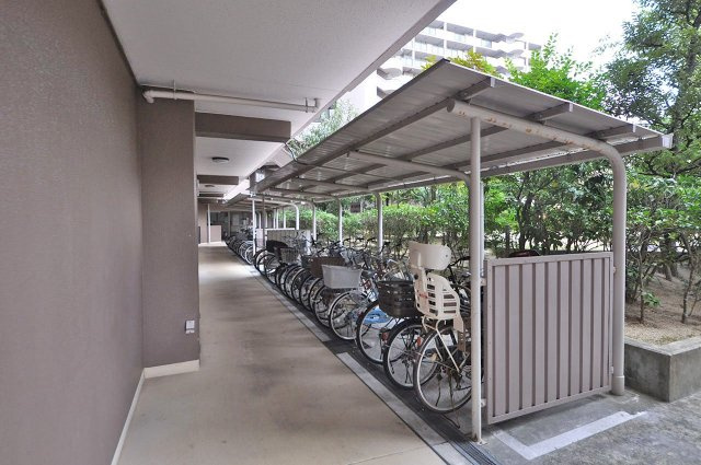 コート和泉府中セルカA棟の駐輪場|駐輪場