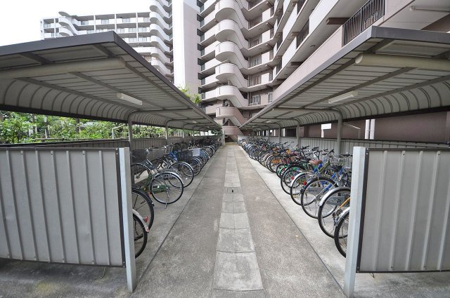 コート和泉府中セルカA棟の駐輪場|駐輪場