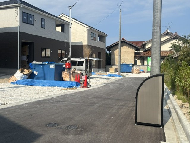 新築戸建　竹矢町第2　2号棟の前面道路含む現地写真|ゴミ置場