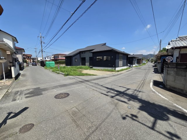 新築　みどり市大間々町大間々-全2棟-　2号棟　Blooming Gardenの前面道路含む現地写真|現地写真　東側前面道路幅員約5ｍ　南側前面道路幅員約4ｍ