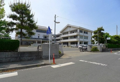 【周辺】 | ソレイユ | 太田市立毛里田中学校まで3800m