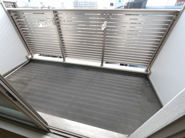 ラシュレエグゼ難波南のバルコニー