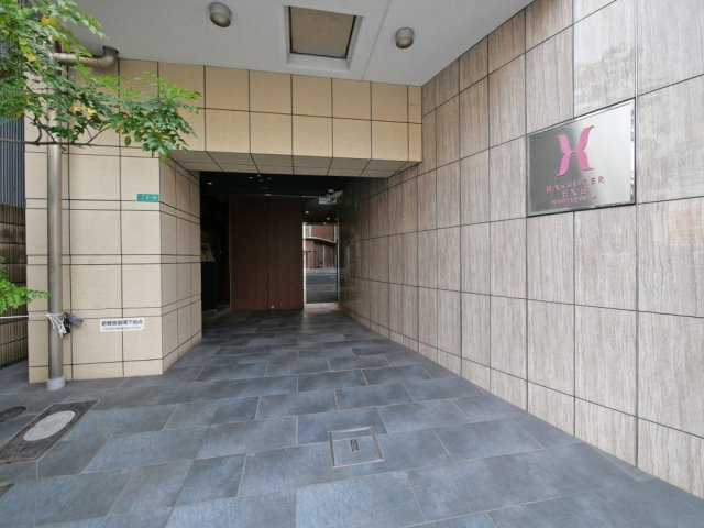 ラシュレエグゼ難波南のエントランス