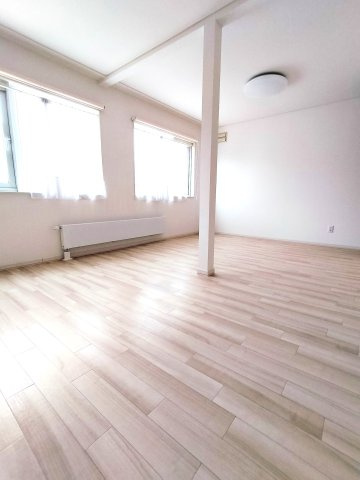 東苗穂14条2丁目の洋室|2階9.5帖の洋室は、2部屋に分割も可能！