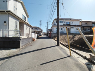 【前面道路含む現地写真】 | グランファミーロさちが丘 | 写真では伝わらない街並みや陽当たりをぜひ現地でご体感ください。周辺環境のご案内や建物プランのご提案もあわせて承ります！