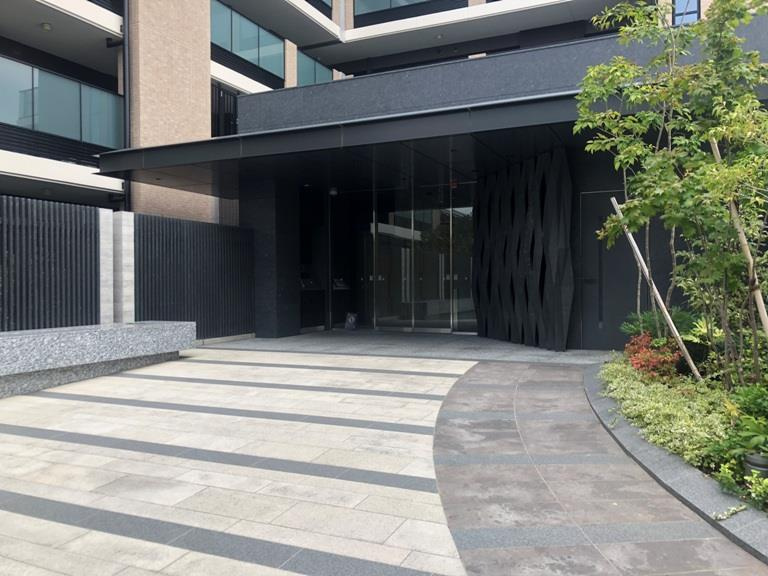 プラウド南浦和神明のエントランス