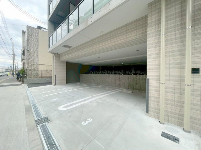 Alivis三国本町の駐車場