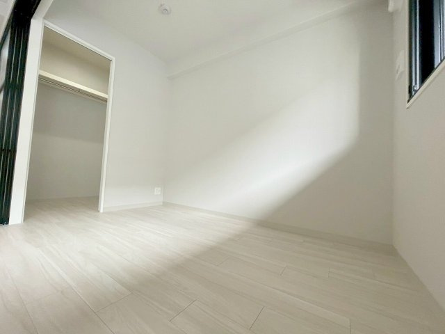 Alivis三国本町の洋室