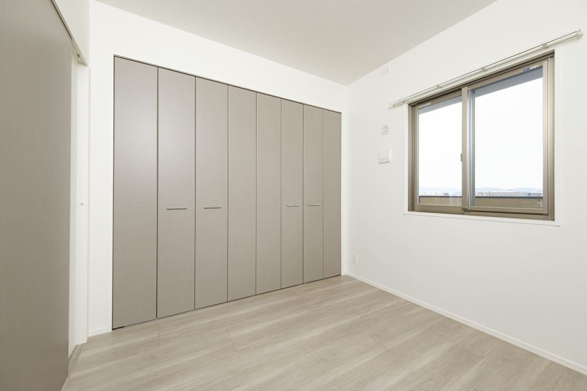 新品家具付きマンション美野島30(KaGood福岡)の居間・リビング