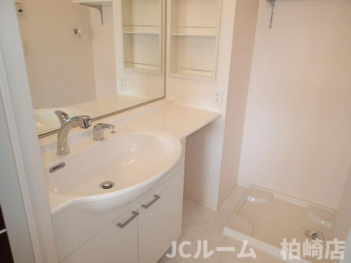 柏崎市比角１丁目のアパートの洗面所