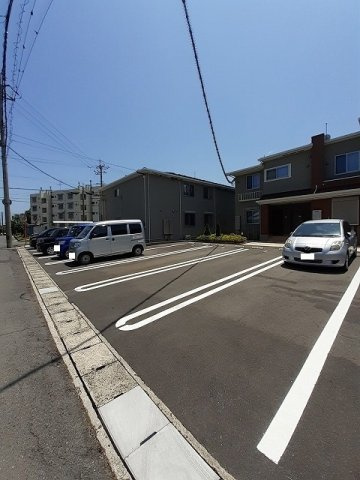 クーラヴェルデＡの駐車場