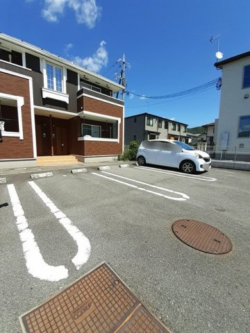 ラ・グリシーヌⅡの駐車場