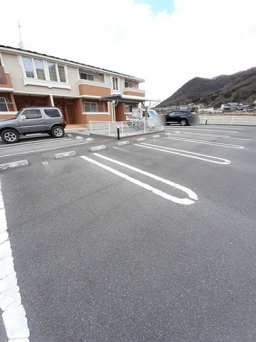 ラメールＡの駐車場