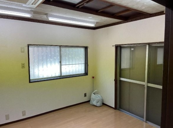 点野5丁目　中古一戸建ての内装|洋室7.8帖
■物件内覧・資金計画相談・住宅ローン相談、リフォーム相談、お問合せ受付中■
※当日・翌日のご内覧、ご相談はお電話でのお問合せがスムーズです！