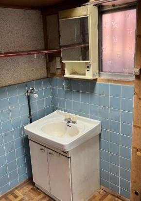 点野5丁目　中古一戸建ての独立洗面台|洗面化粧台
■物件内覧・資金計画相談・住宅ローン相談、リフォーム相談、お問合せ受付中■
※当日・翌日のご内覧、ご相談はお電話でのお問合せがスムーズです！