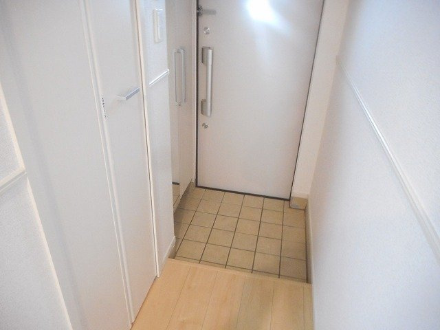 トゥウィンクル　アーク　壱番館の玄関