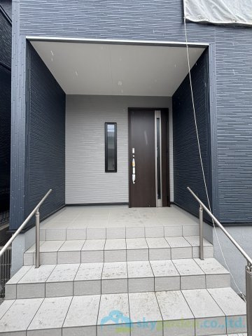 伊勢原市高森台３丁目第2　新築戸建　全２棟2号棟の玄関