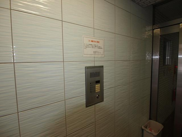 日興パレセゾン中野のエントランス