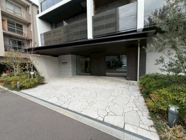 S-RESIDENCE福島Alovitaのエントランス