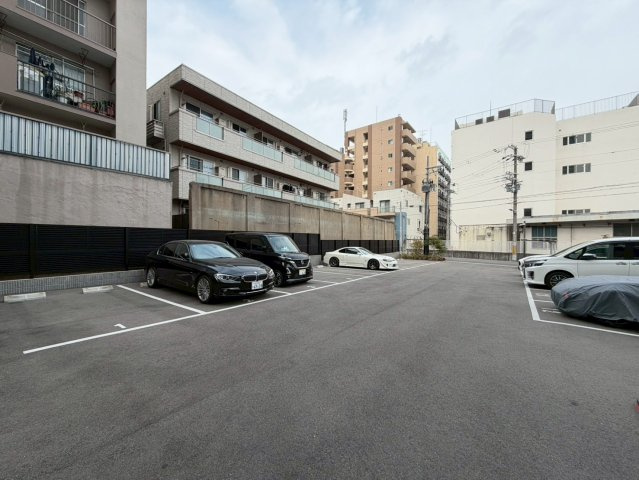 S-RESIDENCE福島Alovitaの駐車場