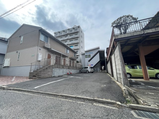 想定年間賃料654.1万　想定利回り12.30％　木造の駐車場