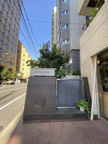 USビルのエントランス