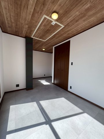 門真市寿町の洋室|南向きバルコニーで陽当り良好です。