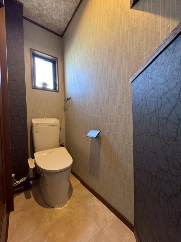 門真市寿町のトイレ|温水洗浄便座付きです。