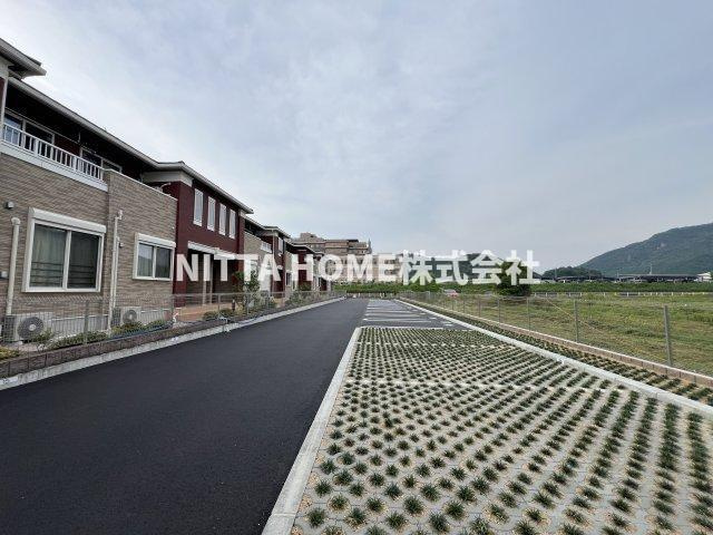 プティ　フォレスタ柏原Ⅱの駐車場|敷地内に２台分の確保があります◎