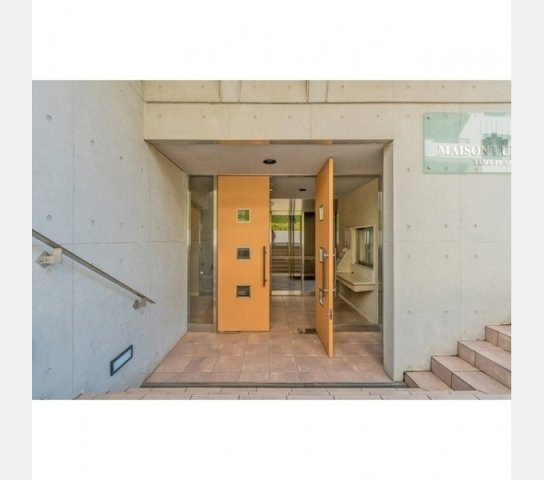 メゾン・ルミエールたまプラーザのエントランス