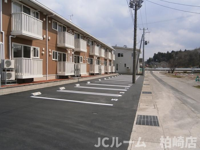柏崎市半田１丁目のアパートの駐車場