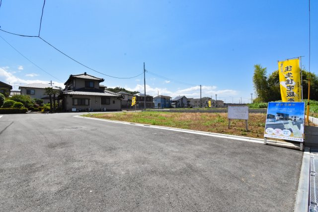 コンフォートプレイス川越市下松原2期　全7区画の前面道路含む現地写真|建築条件はありません。お好きなハウスメーカー・工務店で素敵な家を造って下さい。