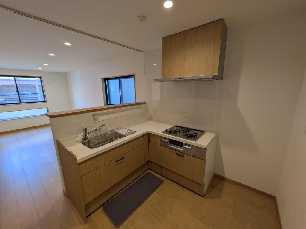 若葉町車庫付　戸建のキッチン