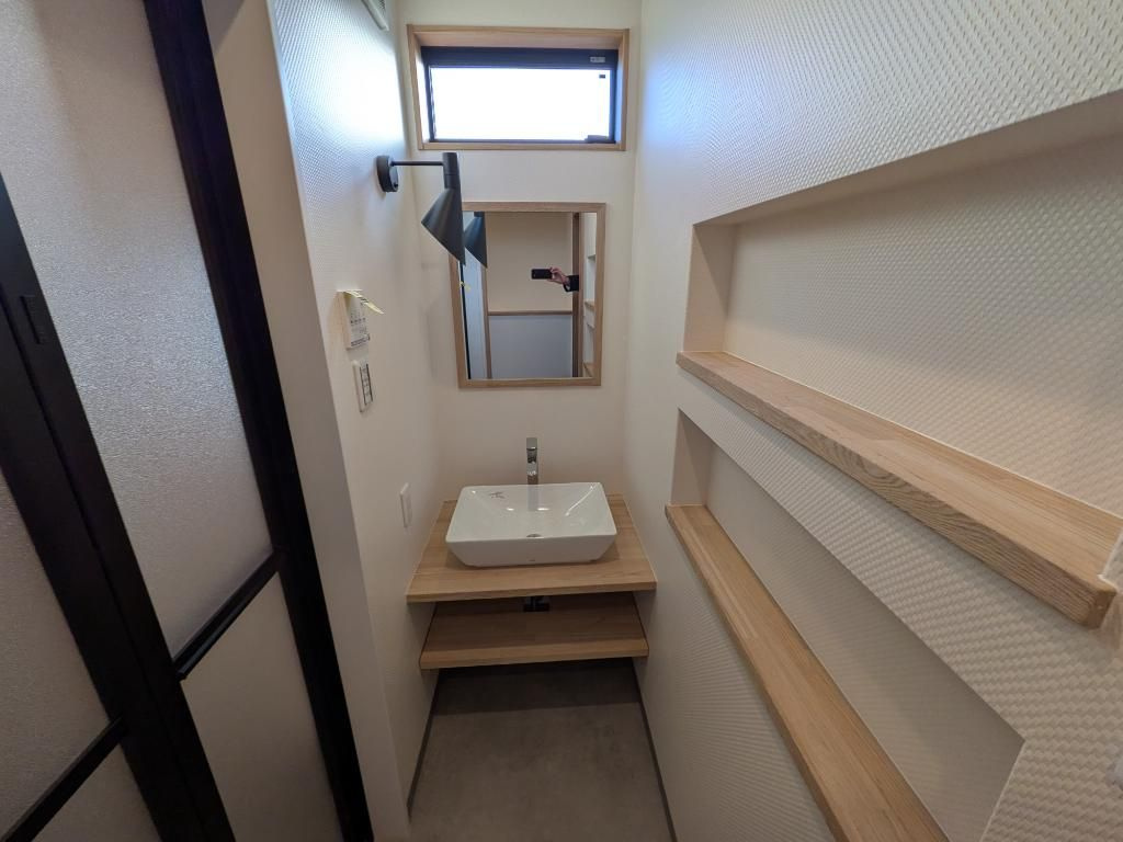 若葉町車庫付　戸建の洗面所