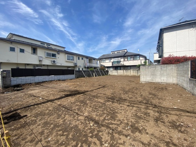 【前面道路含む現地写真】 | 西荻窪全3区画 | 隣地と離れがあり、採光良好です