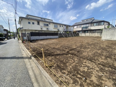 【前面道路含む現地写真】 | 西荻窪全3区画 | 低層住宅街に位置し、閑静な住宅街