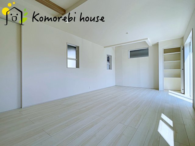 桶川市末広2丁目　2期　新築一戸建て　ブルーミングガーデン　01の居間・リビング|26.3.21　撮影済み