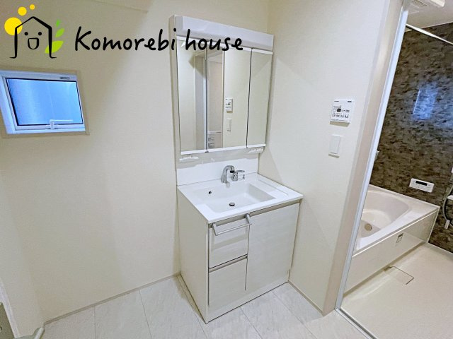 桶川市末広2丁目　2期　新築一戸建て　ブルーミングガーデン　01の独立洗面台|26.3.21　撮影済み