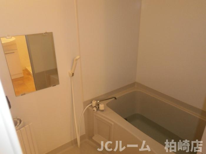 柏崎市日吉町のアパートの浴室
