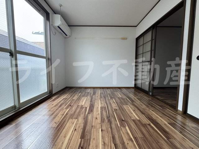メゾン・プルミエールの洋室|明るい洋室です