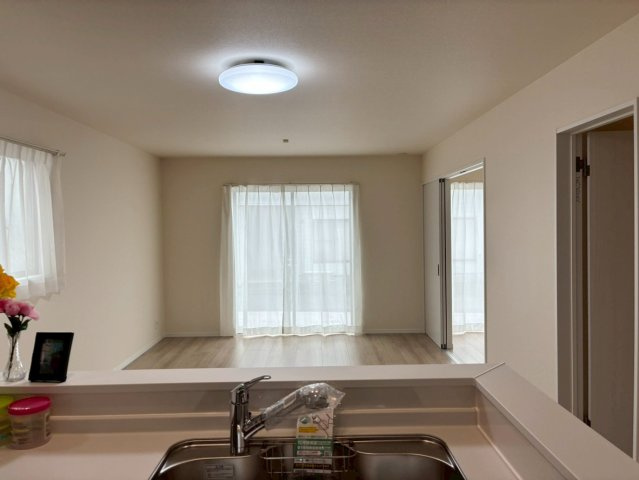 【居間・リビング】 | 伊豆の国市大仁Ⅱ 新築建売分譲住宅 建物＋土地 TW06092 | 伊豆の国市大仁A号棟　リビング ※令和8年4月13日撮影写真