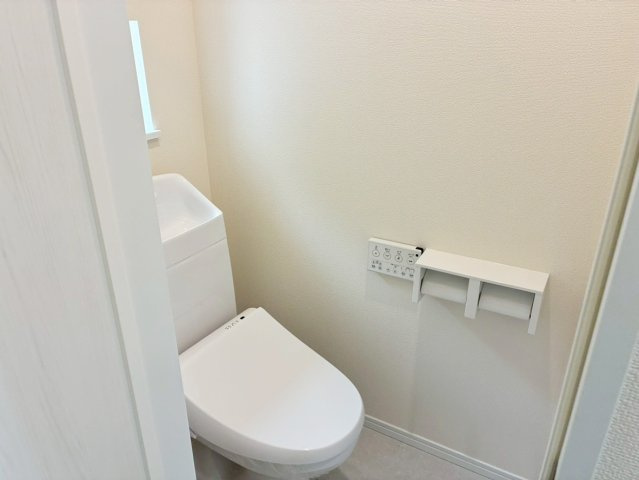 【トイレ】 | 伊豆の国市大仁Ⅱ 新築建売分譲住宅 建物＋土地 TW06092 | 伊豆の国市大仁A号棟　2Fトイレ ※令和8年4月13日撮影写真