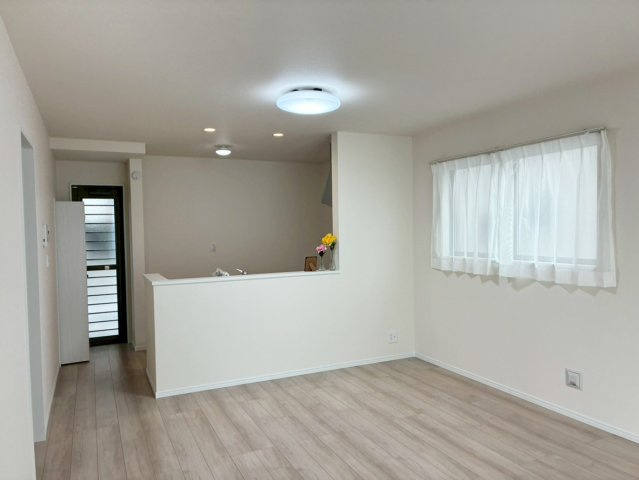 【居間・リビング】 | 伊豆の国市大仁Ⅱ 新築建売分譲住宅 建物＋土地 TW06092 | 伊豆の国市大仁A号棟　リビング ※令和8年4月13日撮影写真
