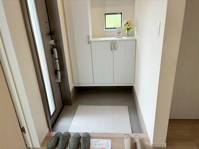 【玄関】 | 伊豆の国市大仁Ⅱ 新築建売分譲住宅 建物＋土地 TW06092 | 伊豆の国市大仁A号棟　玄関 ※令和8年4月13日撮影写真